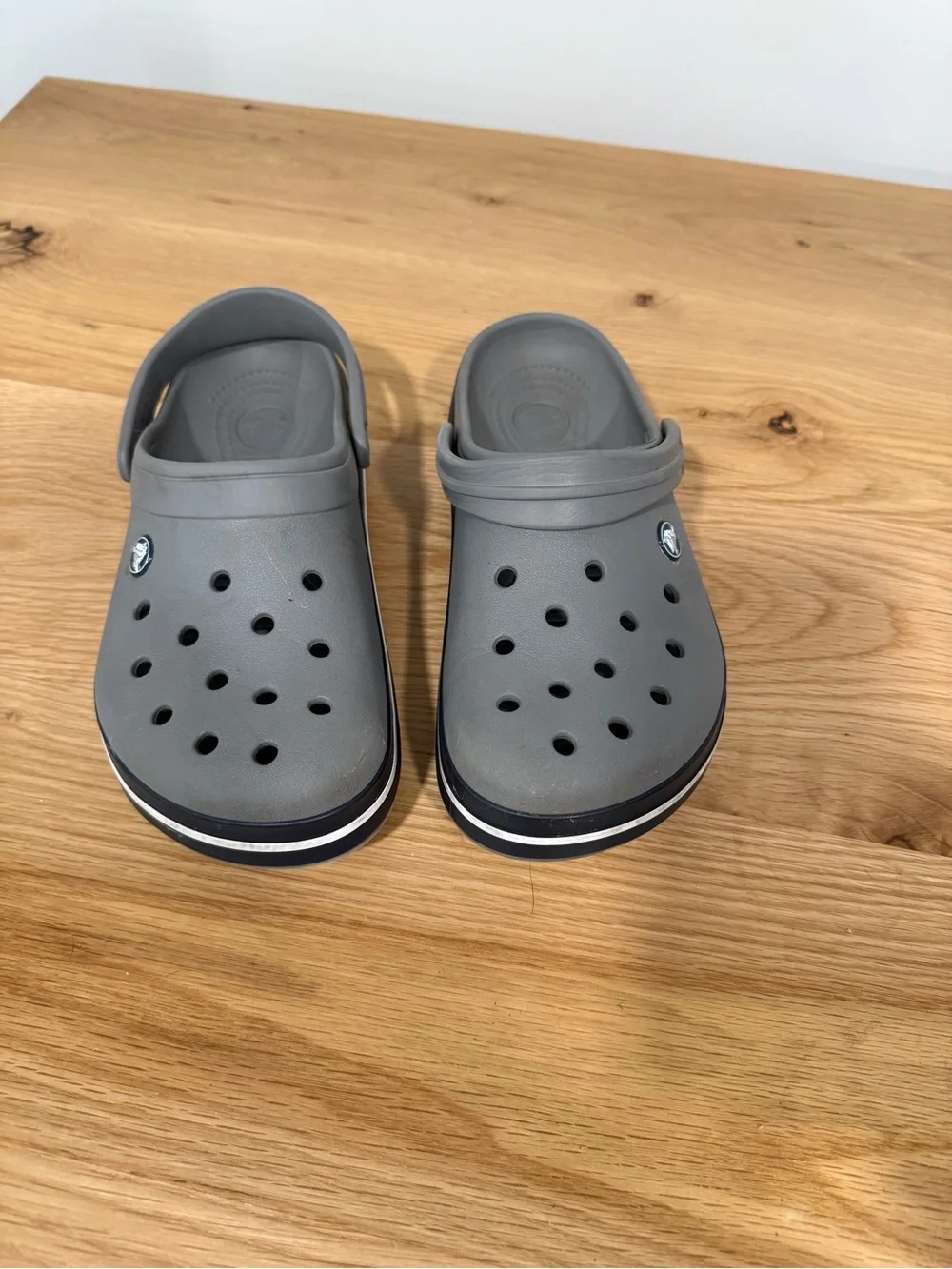 Big Boys Gray/Black Trim Slip-On Crocs-Size 6